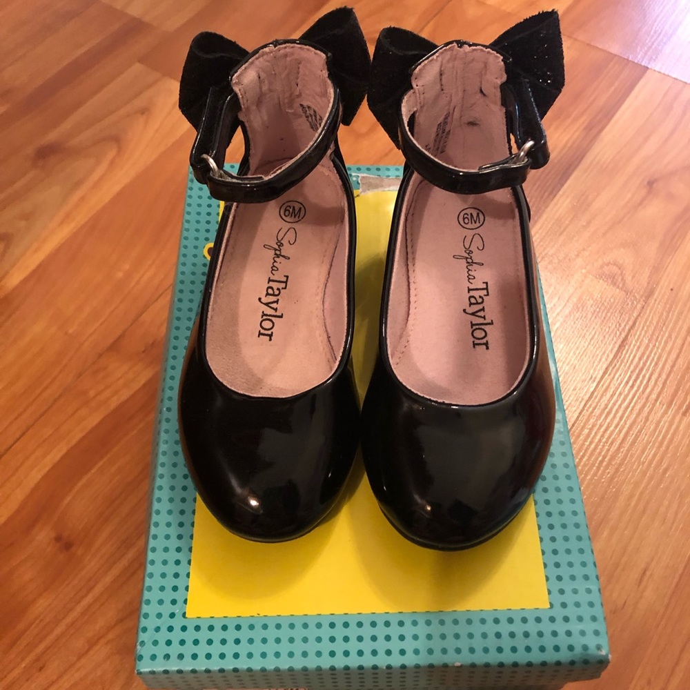New size 6 dress shoes